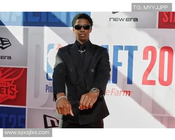 2026届NBA新秀竞争态势激烈,天才前锋弗拉格选秀顺位下滑原因解析 2026届NBA新秀竞争态势激烈,天才前锋弗拉格选秀顺位下滑原因解析